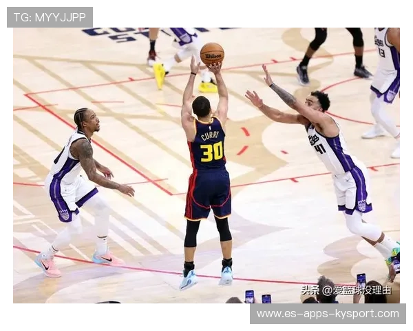 库里外线关键三分入网，勇士在最后一刻反超